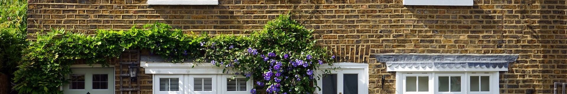Living In Bath Bristol <div class="uk-text-muted uk-h3 uk-margin-remove">Local Property Guide</div>
