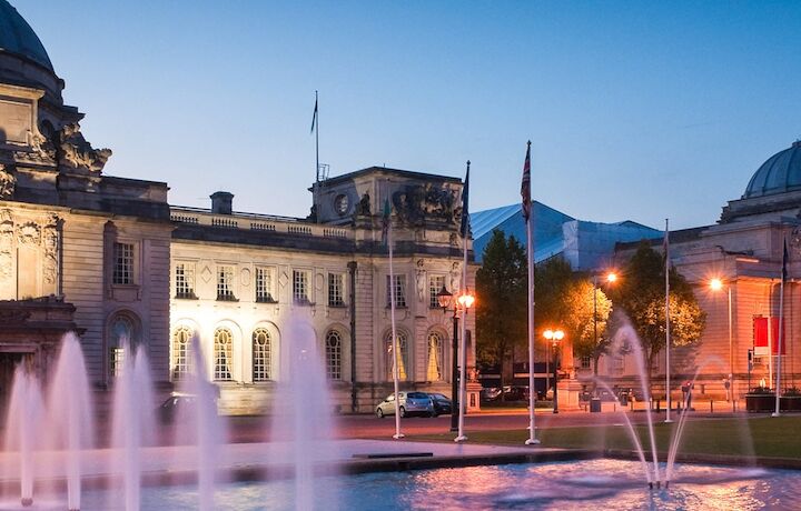 Local Property Guide <div class="uk-text-primary uk-h2 uk-margin-remove">Cardiff & Newport</div>