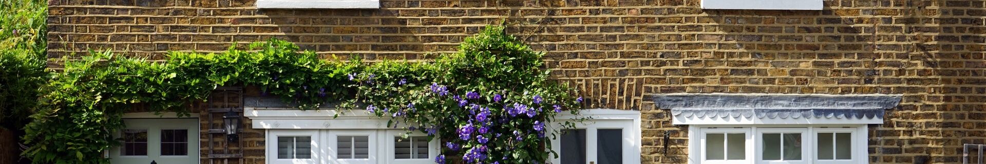 Living In Durham <div class="uk-text-muted uk-h3 uk-margin-remove">Local Property Guide</div>