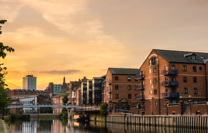 Local Property Guide <div class="uk-text-primary uk-h2 uk-margin-remove">Leeds & West Yorkshire</div>